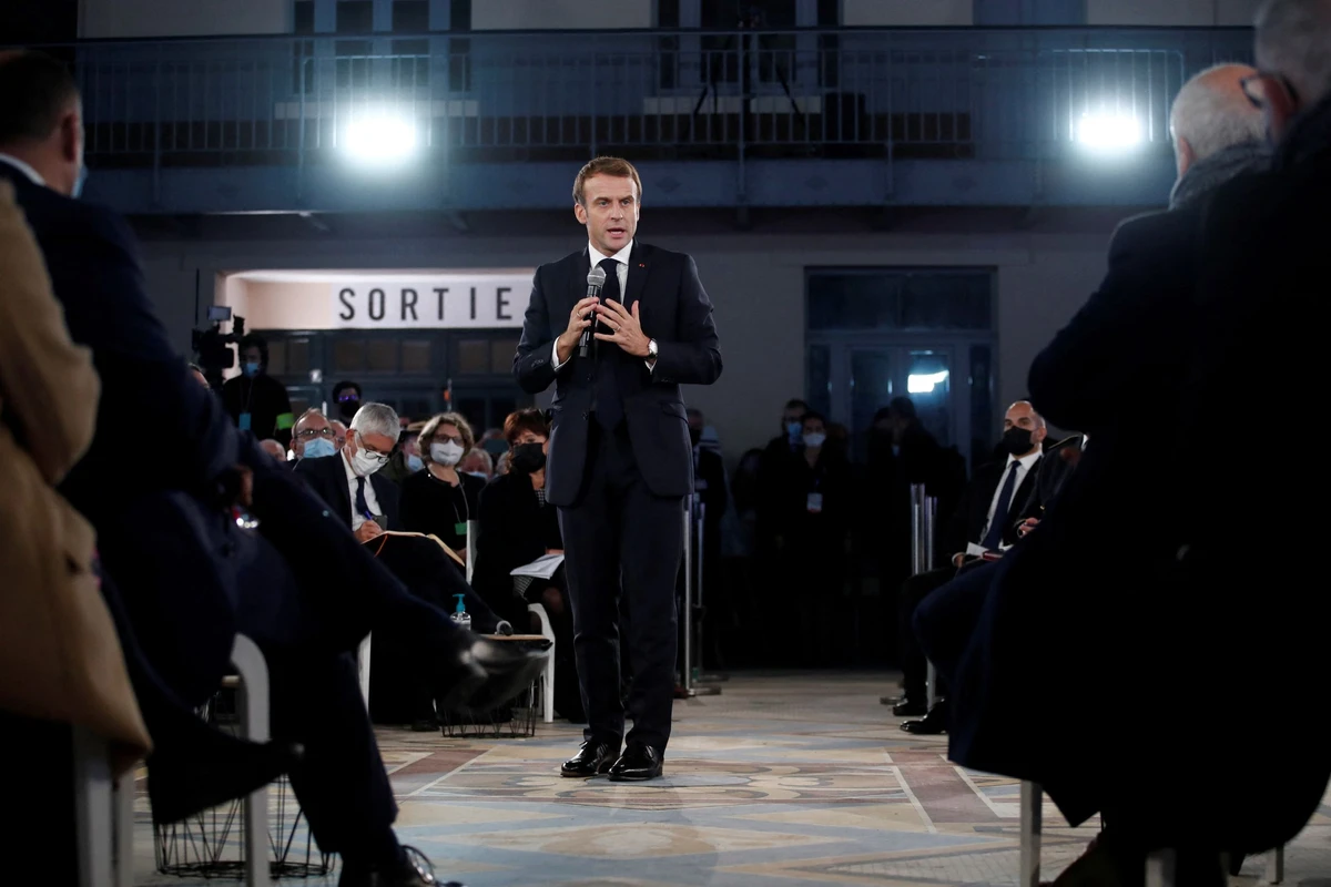 Macron, président-candidat