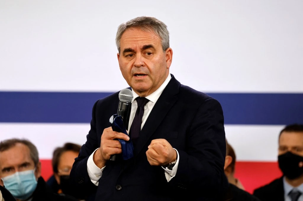 Bertrand dénonce les «chèques sans provision» de Macron et demande un audit