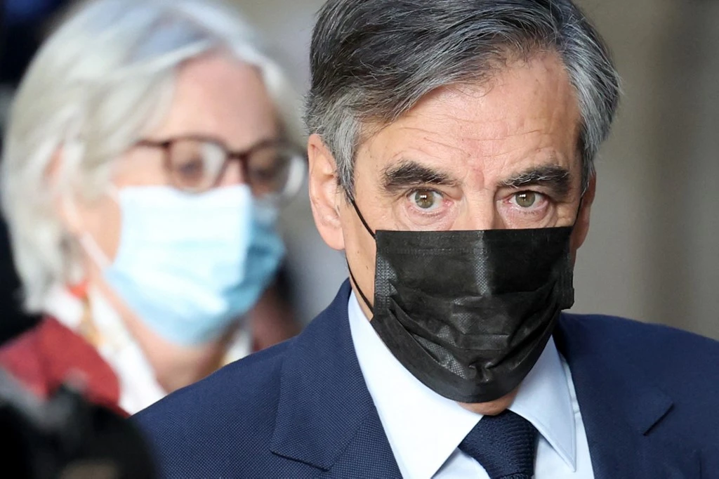 Cinq ans de prison, dont un ferme, requis contre l'ex-Premier ministre François Fillon