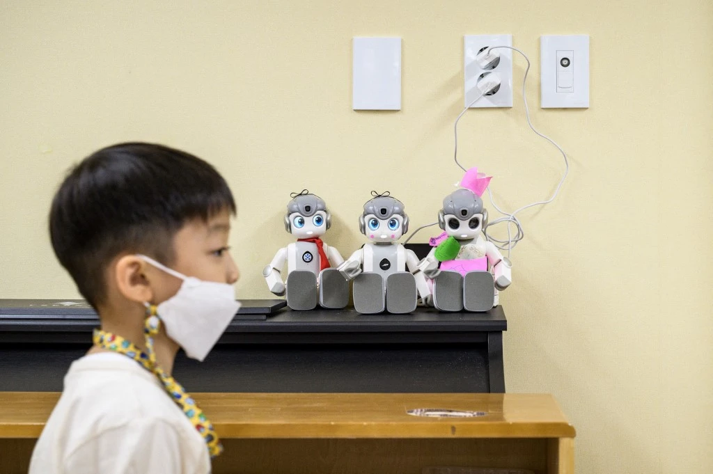 Les robots sont actuellement testés dans 300 écoles maternelles - accueillant généralement des enfants âgés de trois à six ans - de la capitale du pays. (AFP/Photo)