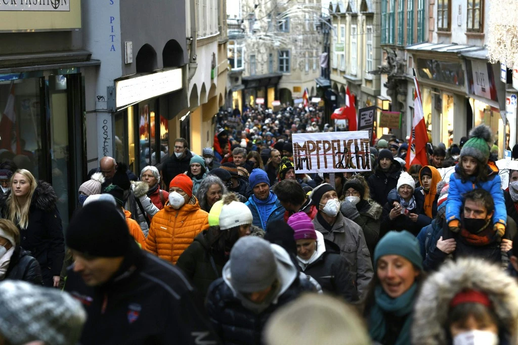 Autriche: des dizaines de milliers de personnes défilent contre la vaccination obligatoire