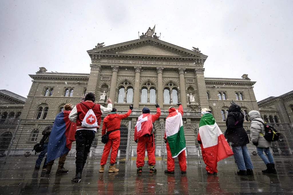 Large oui des Suisses au pass Covid, la participation s'envole