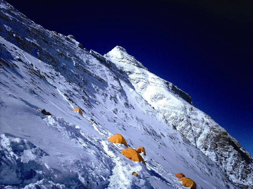 Népal: les opérations de recherche de trois alpinistes français interrompues pour 3 à 4 jours