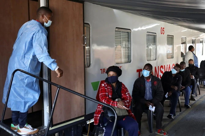 Covid-19 en Afrique: seul 1 professionnel de santé sur 4 est entièrement vacciné, selon l’OMS