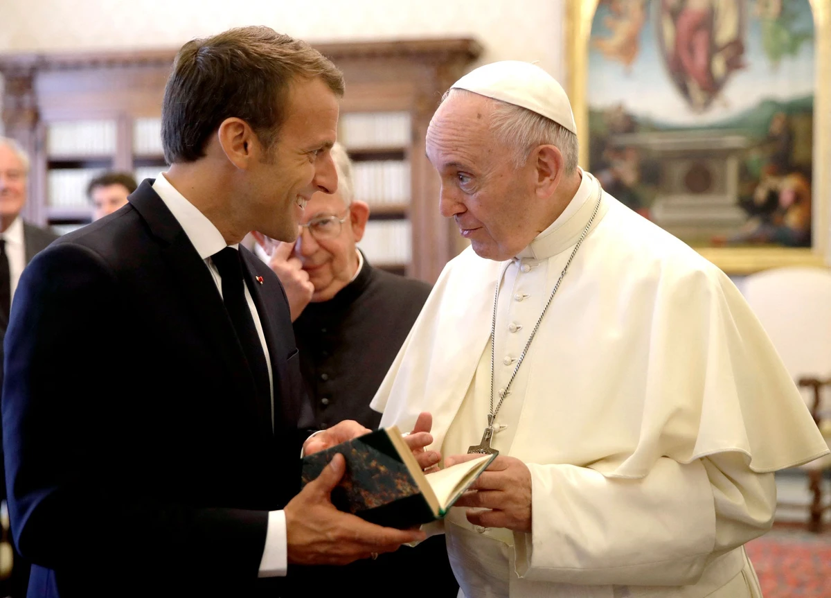 Macron de nouveau chez le Pape, un geste vers les catholiques
