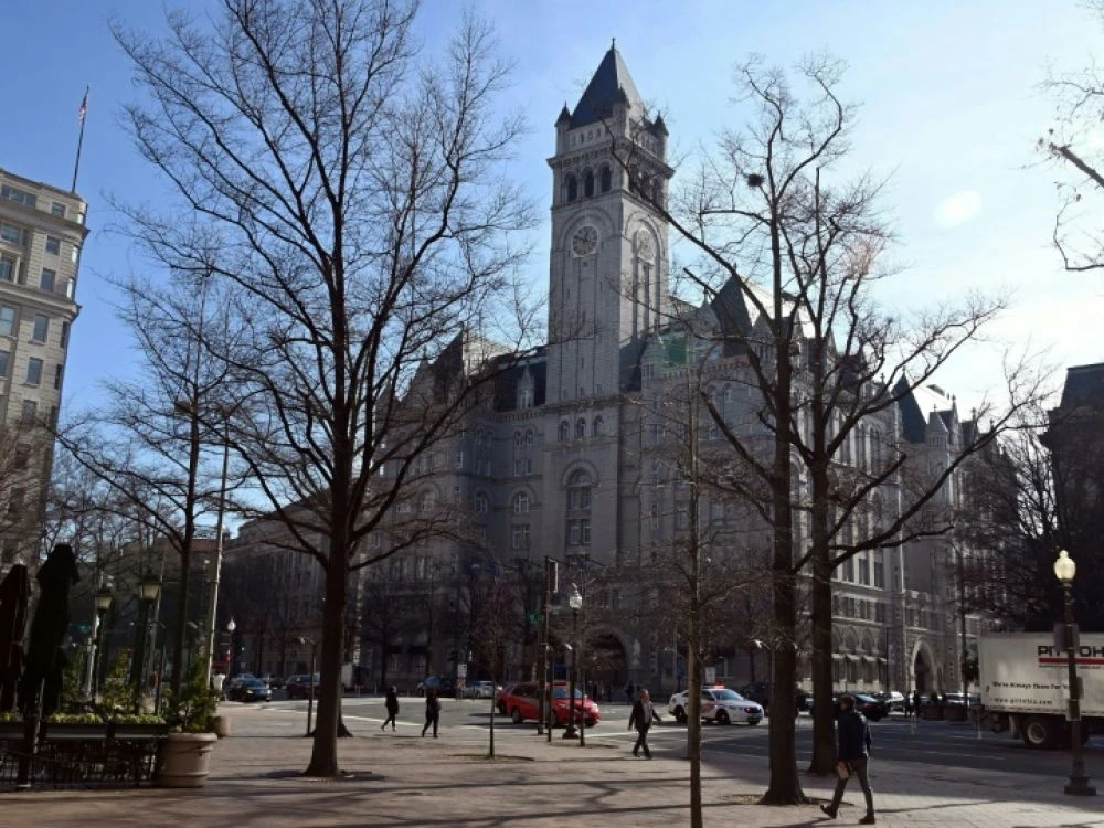Trump cède son hôtel de Washington et une forme d'influence