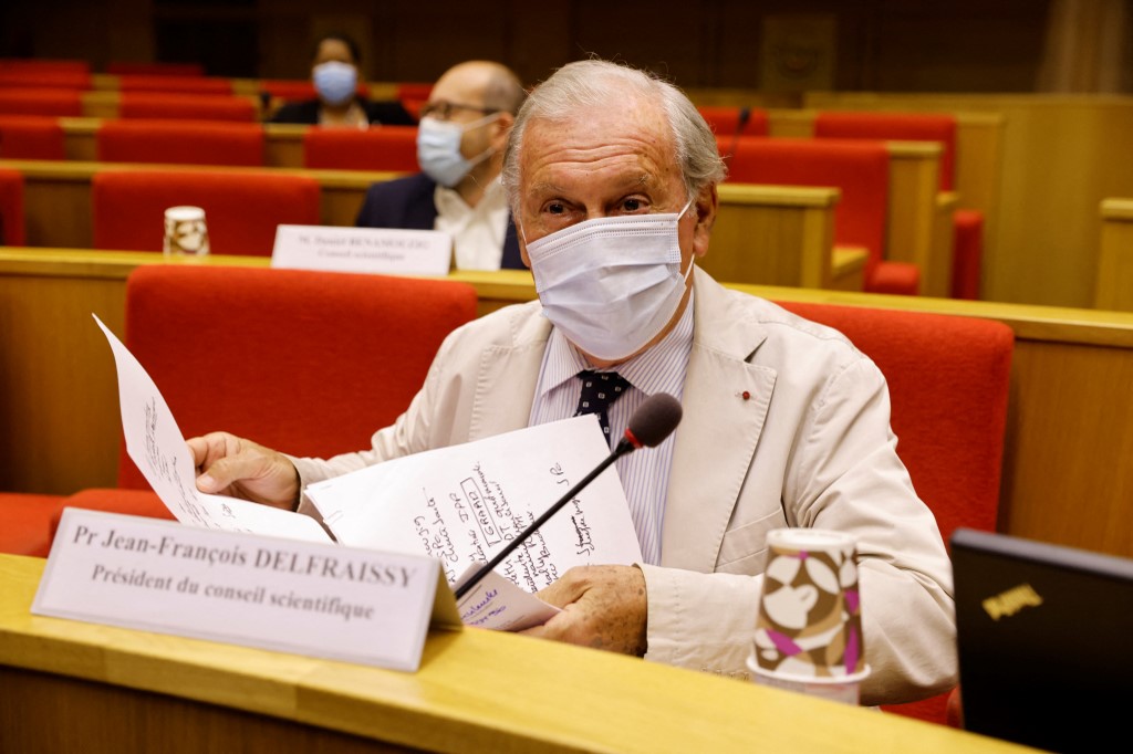 Vaccins contre la Covid-19: «suffisamment de doses si on utilise tous les vaccins», indique Delfraissy