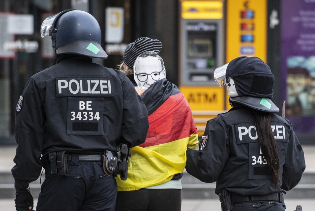 Allemagne: des armes saisies après des menaces d'antivax contre un élu