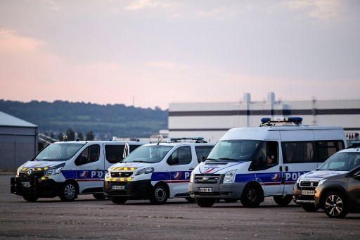 Deux policières légèrement blessées par un homme armé d'un sabre à Cherbourg