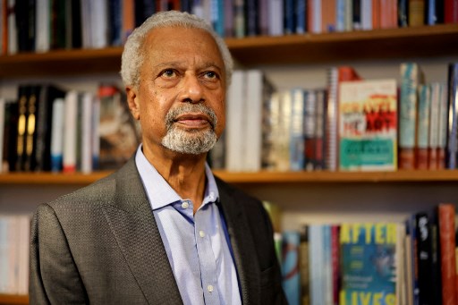Abdulrazak Gurnah reçoit son prestigieux prix Nobel de littérature à Londres