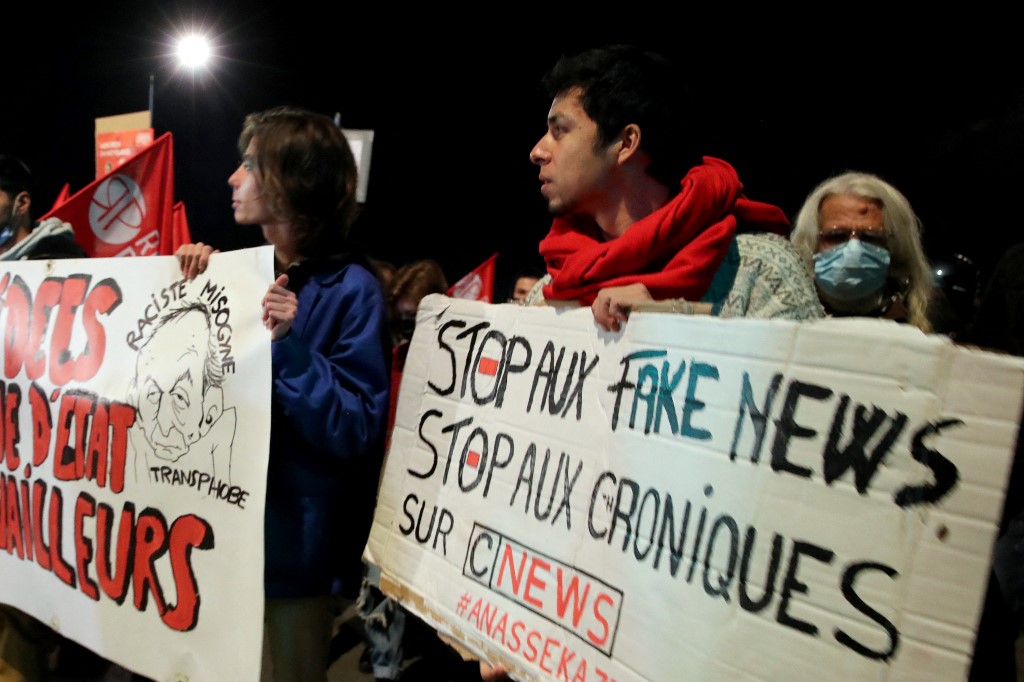 Le CSA met en demeure CNews pour avoir relégué la nuit LFI et le gouvernement