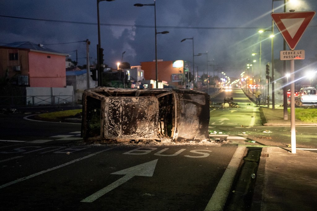 Antilles: un gendarme blessé à Saint-Martin, couvre-feu prolongé en Guadeloupe et Martinique
