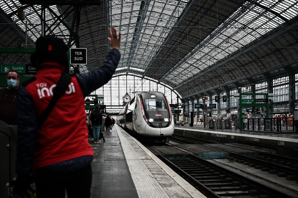 SNCF: Djebbari et Farandou espèrent pouvoir éviter la grève