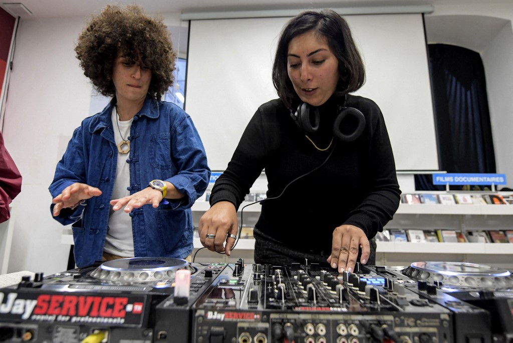En Tunisie, des femmes DJ cherchent à s'imposer dans un milieu d'hommes