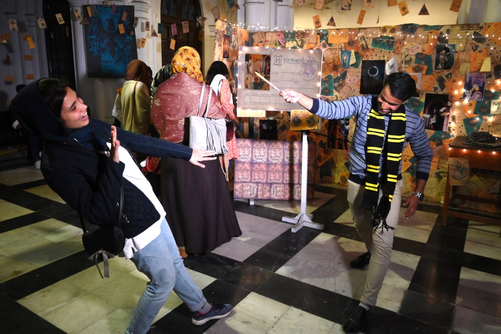 Pakistan: des étudiants transforment leur université de Lahore en l'école d'Harry Potter