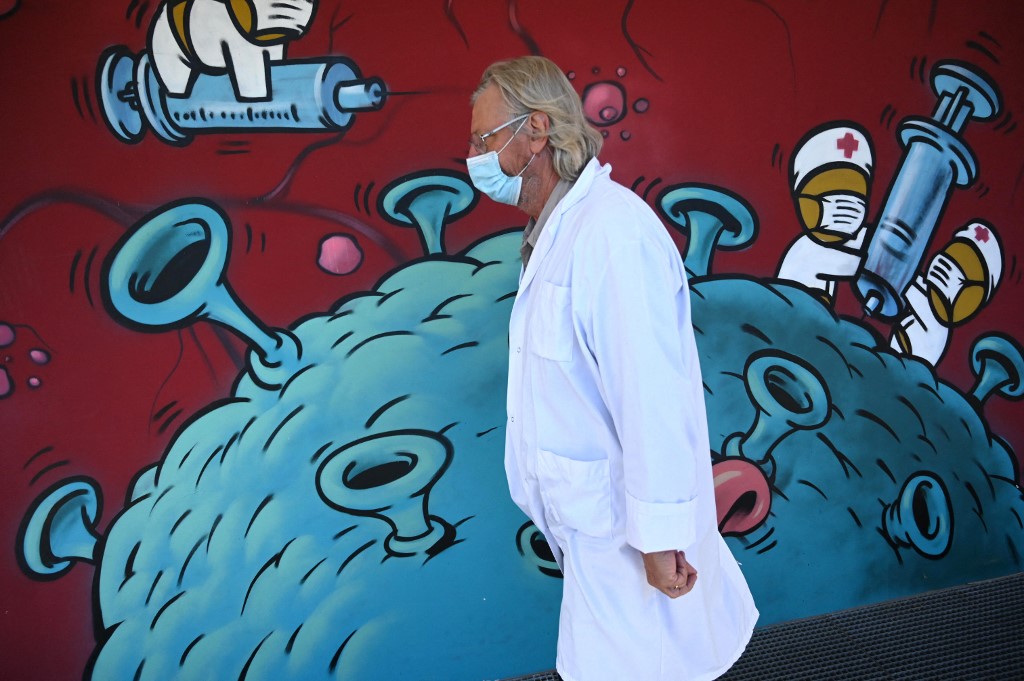 Covid: l'Ordre des médecins adresse un «blâme» au professeur Raoult, une «victoire» selon sa défense