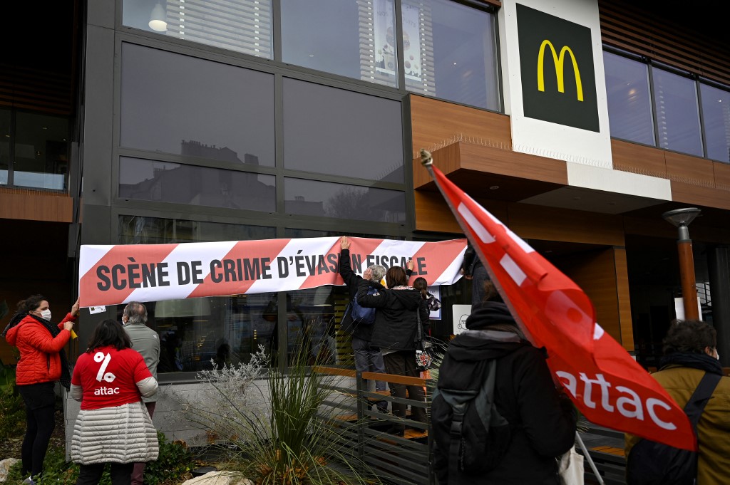 Attac a «prélevé» symboliquement l'impôt de multinationales à Marseille