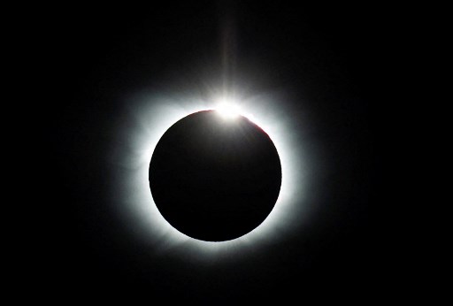 Une éclipse solaire totale plonge l'Antarctique dans l'obscurité