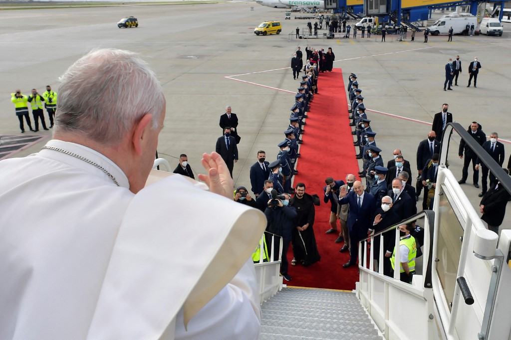 Le pape François quitte la Grèce après une visite de deux jours et demi
