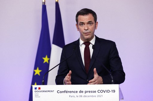 Variant Omicron: «manifestement plus contagieux... pas plus dangereux» selon Véran