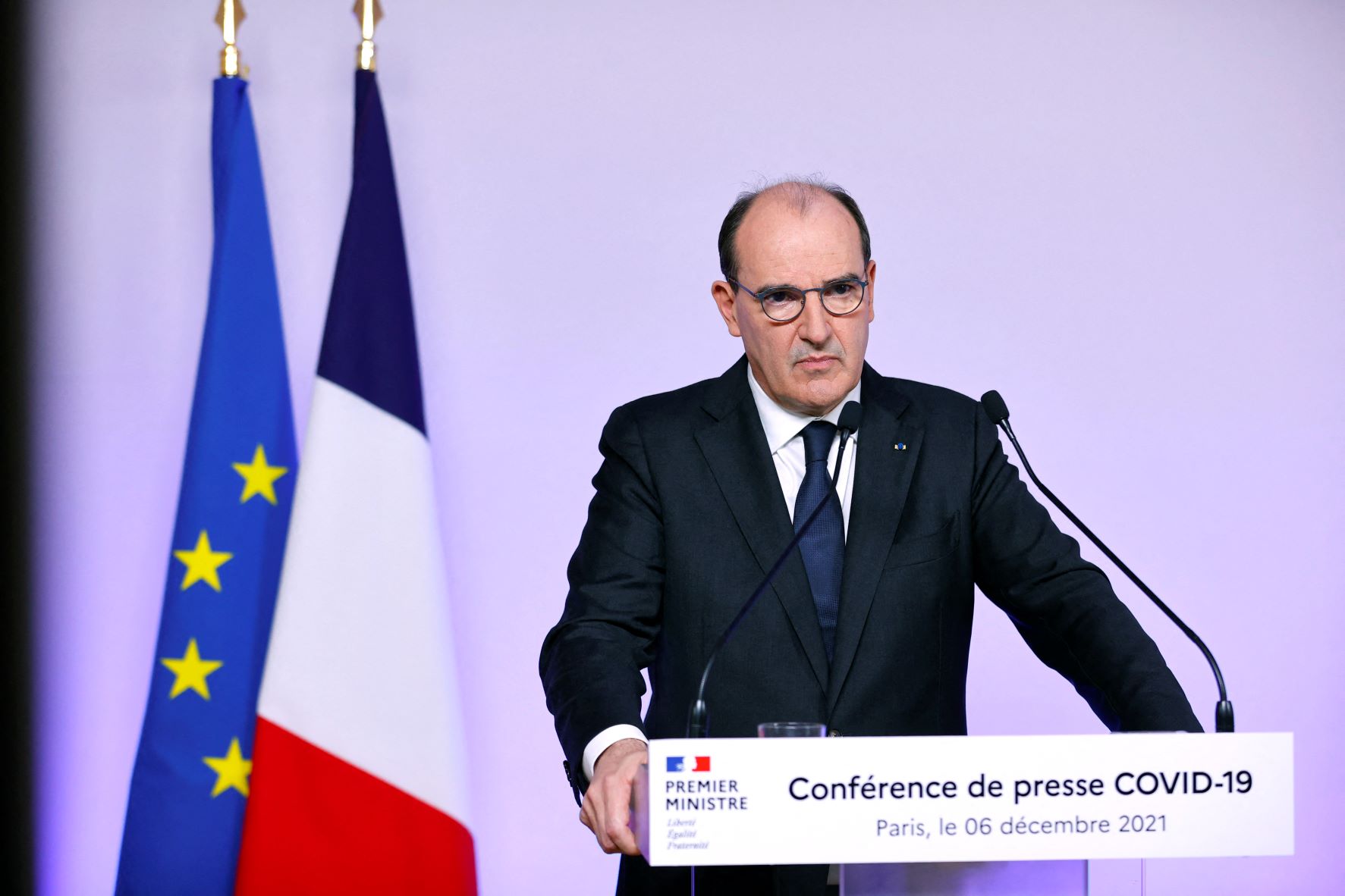 Covid-19: face à la flambée, le gouvernement ajuste sa riposte avant les fêtes