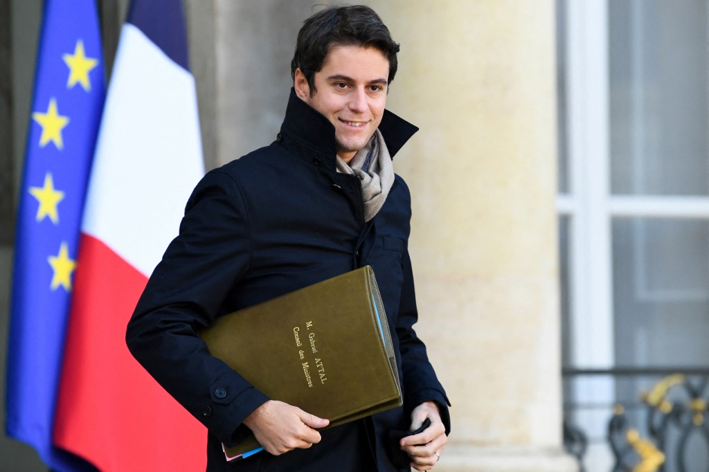 Attal appelle à la «confiance absolue» dans les vaccins, même panachés