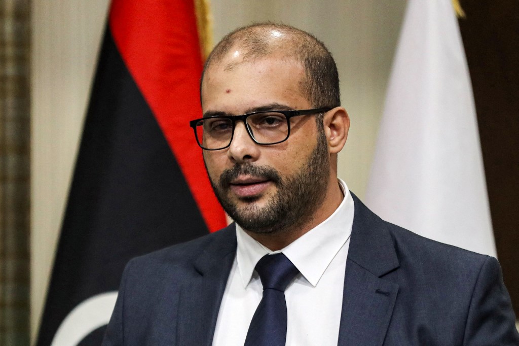 Omar Abdel-Aziz Boshah, vice-président du Conseil supérieur d’État libyen, donne une conférence de presse sur les derniers développements avant les prochaines élections, dans la capitale libyenne Tripoli, le 8 décembre 2021. (AFP)