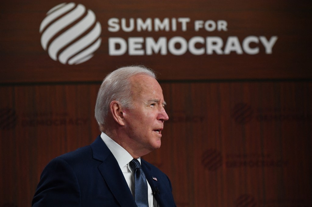 La démocratie a grand besoin de «champions», dit Biden en ouvrant un sommet virtuel