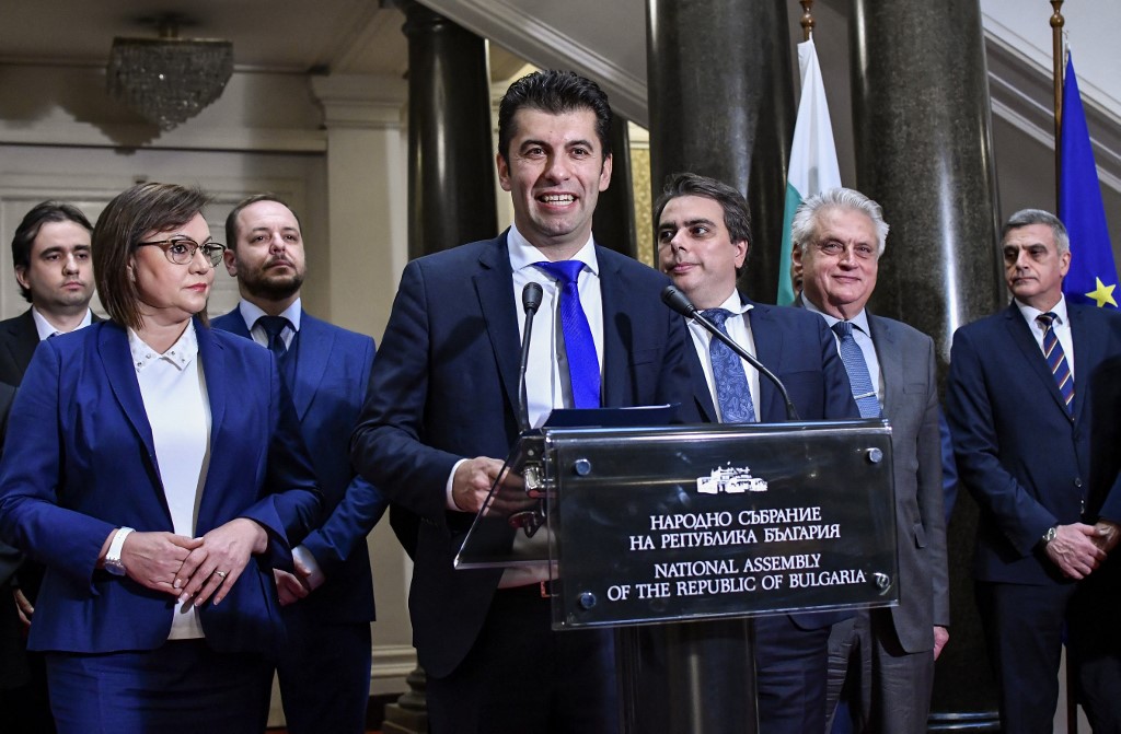 Bulgarie: annonce d'un nouveau gouvernement de coalition inédit en attente