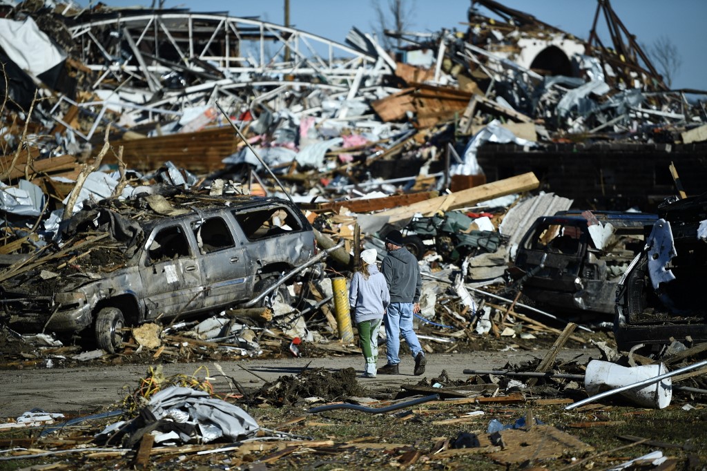 Trois jours après des tornades historiques aux Etats-Unis, le bilan s'élève à au moins 88 morts