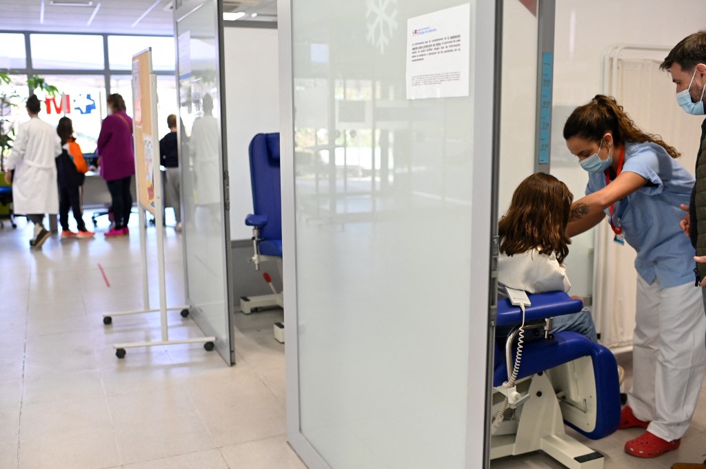 L'Espagne réduit la quarantaine pour les cas positifs de Covid