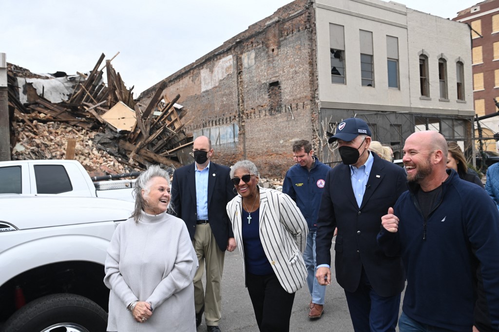 Biden dans le Kentucky, frappé par des tornades dévastatrices