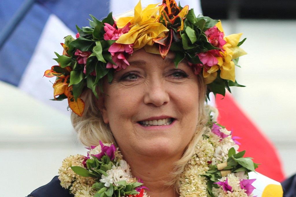 Au son des tambours, Marine Le Pen prône à Mayotte la «fermeté» contre l'immigration