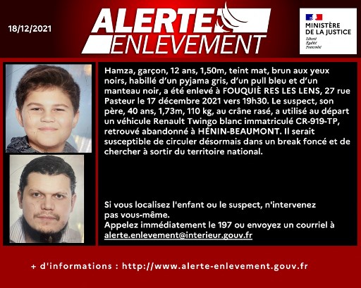 Ce document diffusé par le ministère français de l'Intérieur montre une «Alerte enlèvement» déclenchée le 18 décembre 2021, mettant en scène un enfant de 12 ans prénommé Hamza, 1,50 m, marron aux yeux noirs, vêtu d'un pyjama gris, d'un pull bleu et d'un manteau noir (en haut) et son père, 40 ans, 1,73 m, 110 kg, crâne rasé, soupçonnés d'avoir kidnappé son fils à Fouquières-les-Lens, dans le nord de la France, le 17 décembre 2021.(Ministère de l'Intérieur/AFP)