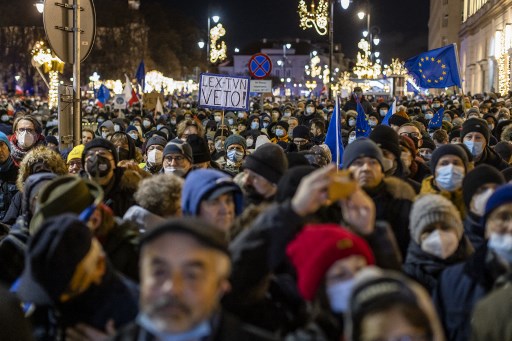 Des milliers de Polonais manifestent pour des «médias libres»