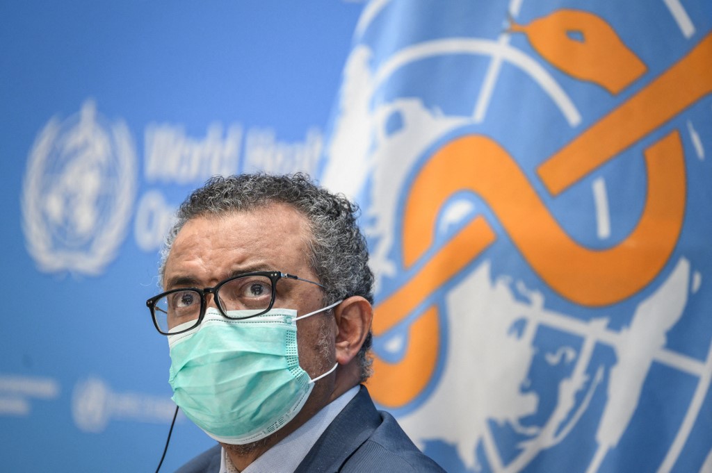 Le directeur général de l'Organisation mondiale de la santé (OMS), Tedros Adhanom Ghebreyesus, assiste à une conférence de presse au siège de l'OMS à Genève le 20 décembre 2021. (AFP)