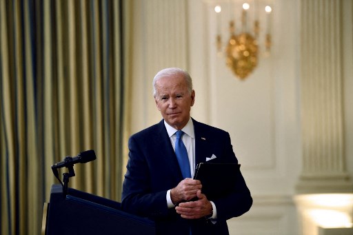 Face à Omicron, Biden refuse de «paniquer» quand l'Europe serre la vis