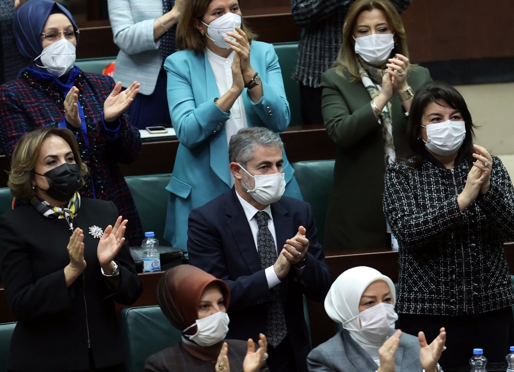 Turquie: la crise financière vire au règlement de comptes politique