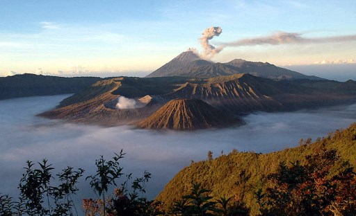 Indonésie: éruption du volcan Semeru, au moins un mort et des blessés