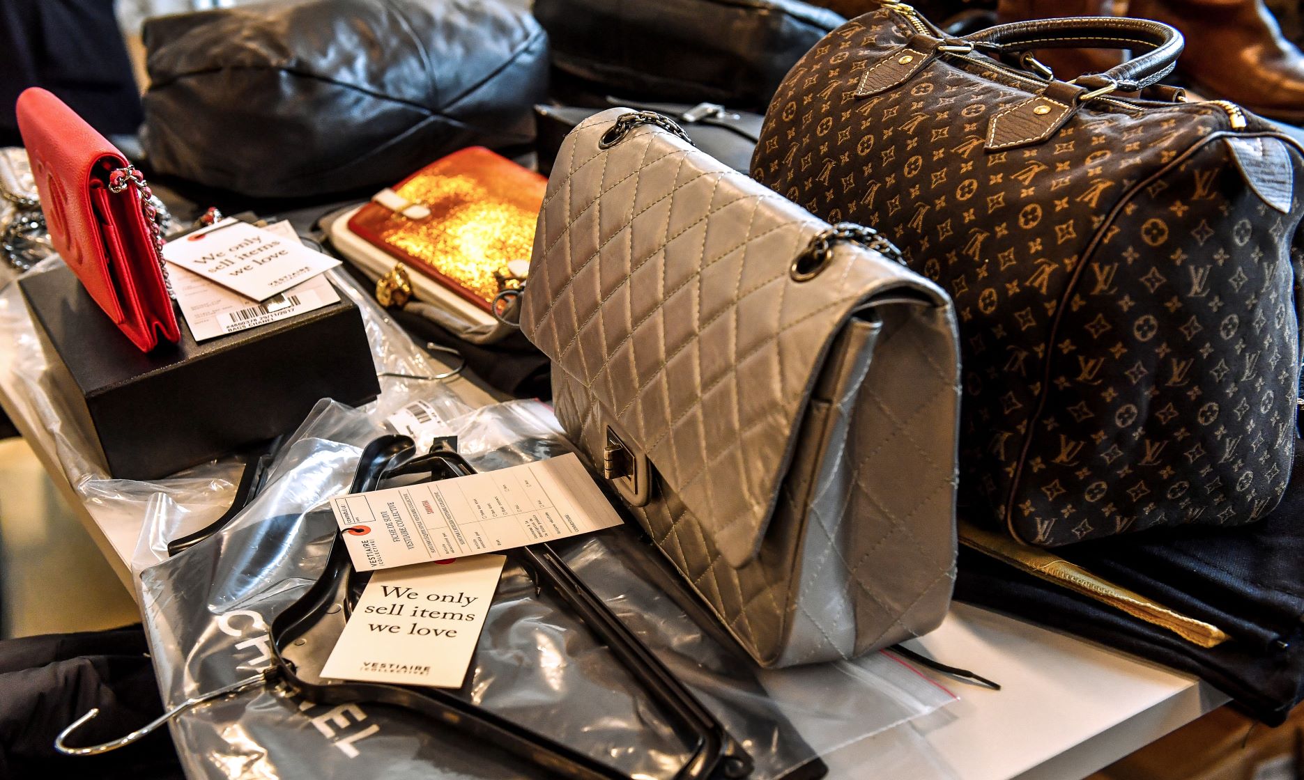 Le luxe d'occasion: d'internet aux grands magasins