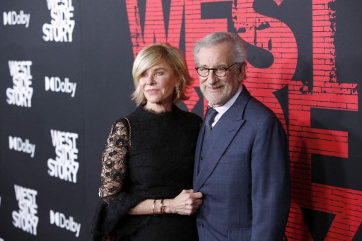 (De gauche à droite) Kate Capshaw et Steven Spielberg assistent à la première à Los Angeles de West Side Story, qui s'est tenue au El Capitan Theatre à Hollywood, Californie le 7 décembre 2021. (Jesse Grant/Getty Images for 20th Century Studios/AFP)