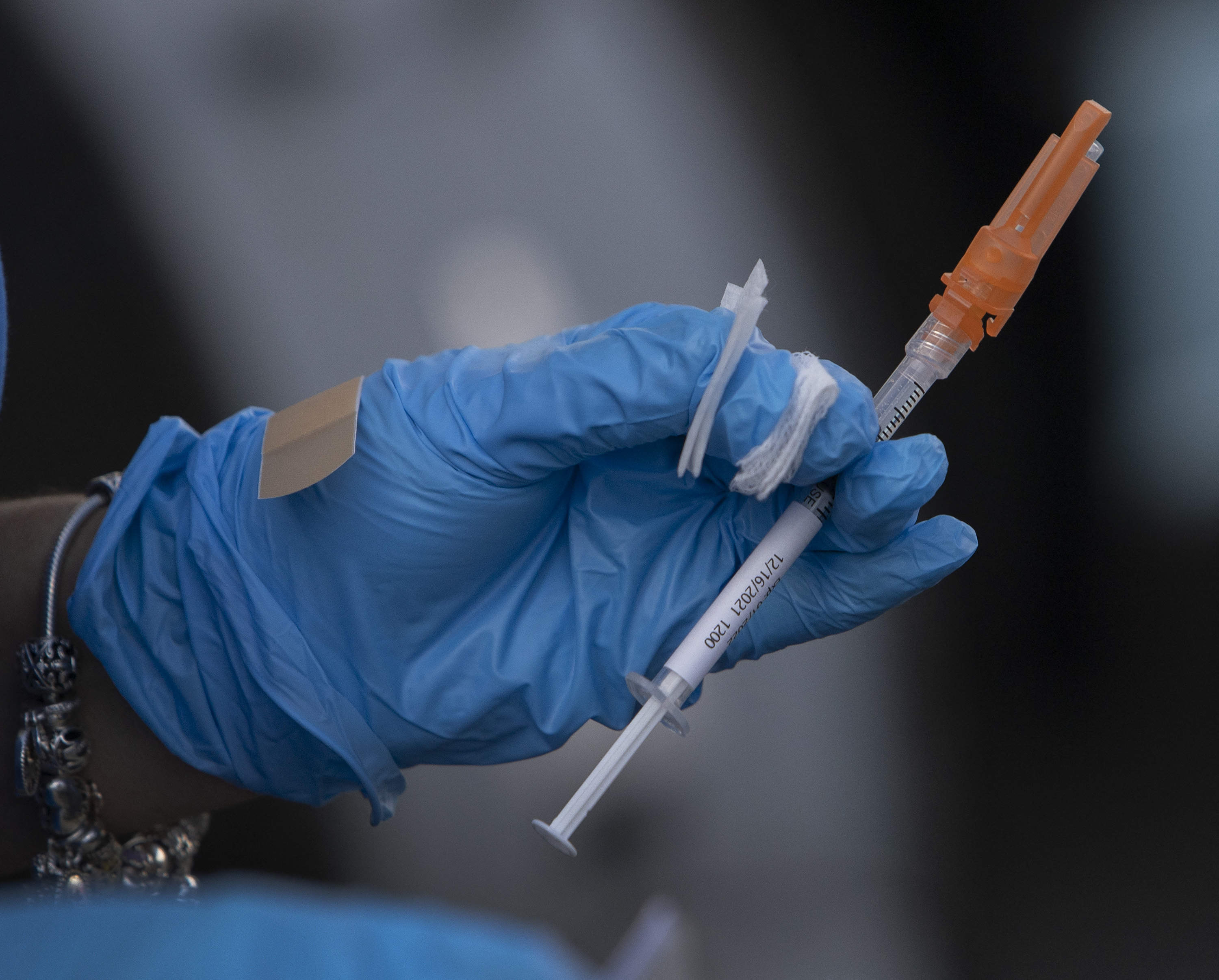Vaccination, télétravail: les entreprises américaines serrent la vis face à Omicron