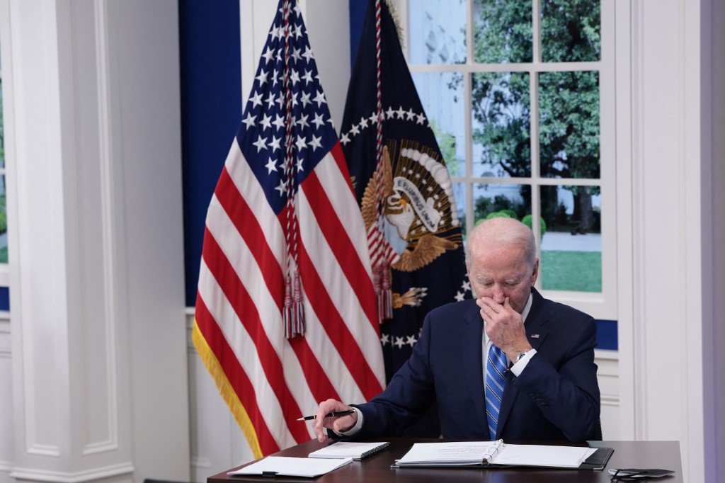 Joe Biden embourbé dans la gestion du Covid-19
