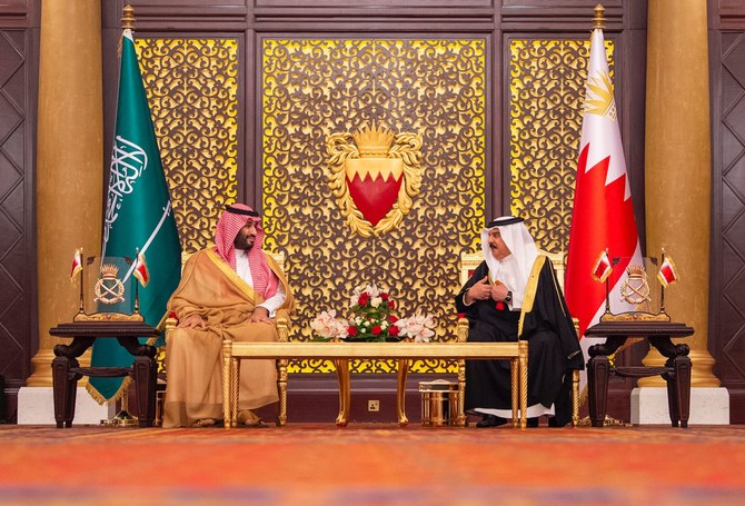 Le prince héritier saoudien arrive à Bahreïn et s’entretient avec le roi Hamad