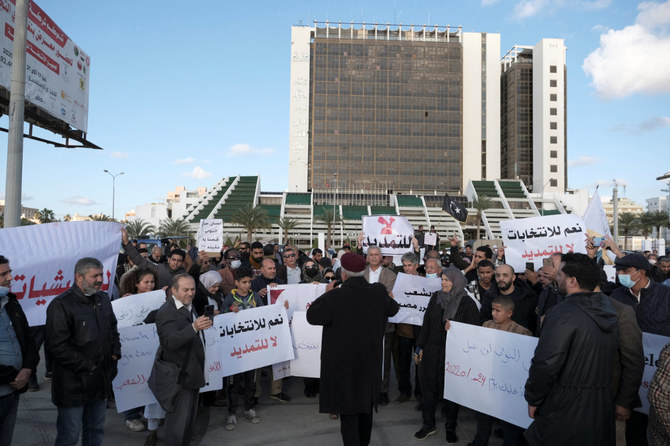 Vendredi, des Libyens ont protesté à Benghazi pour dénoncer le report de l'élection présidentielle qui devait se tenir le 24 décembre 2021. (REUTERS/Esam Omran Al-Fetori)