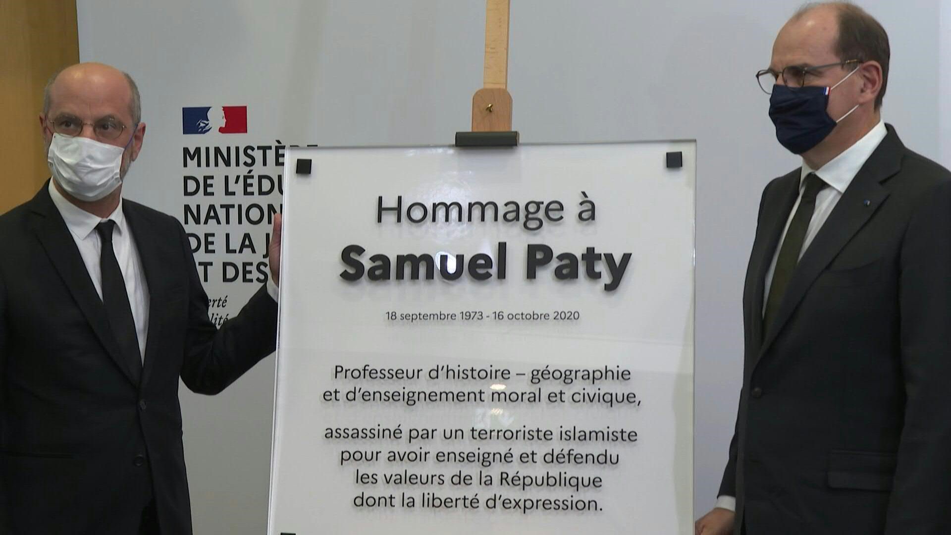 La plaque du square Samuel-Paty dégradée à Paris