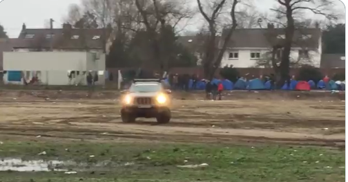 Calais: un véhicule militaire fait des dérapages devant un camp de migrants, enquête de l'armée