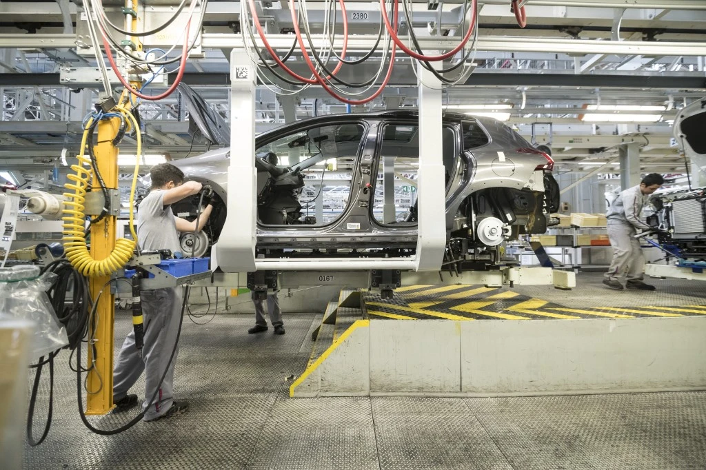 Le marché automobile français au plus bas en 2021, l'électrique monte
