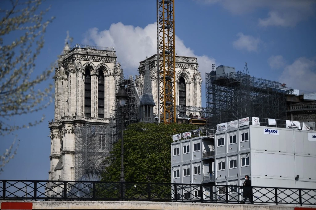 La cathédrale gothique, en plein coeur de Paris, avait été ravagée en avril 2019 par un gigantesque incendie qui avait bouleversé le monde entier. (Photo, AFP)