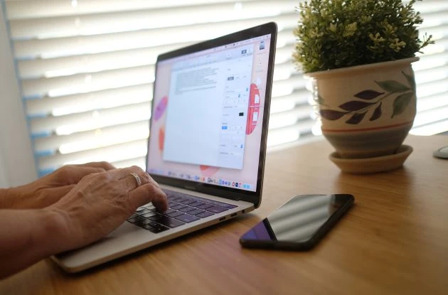 Télétravail: approche «prudente» voire «réticente» des entreprises, selon une étude
